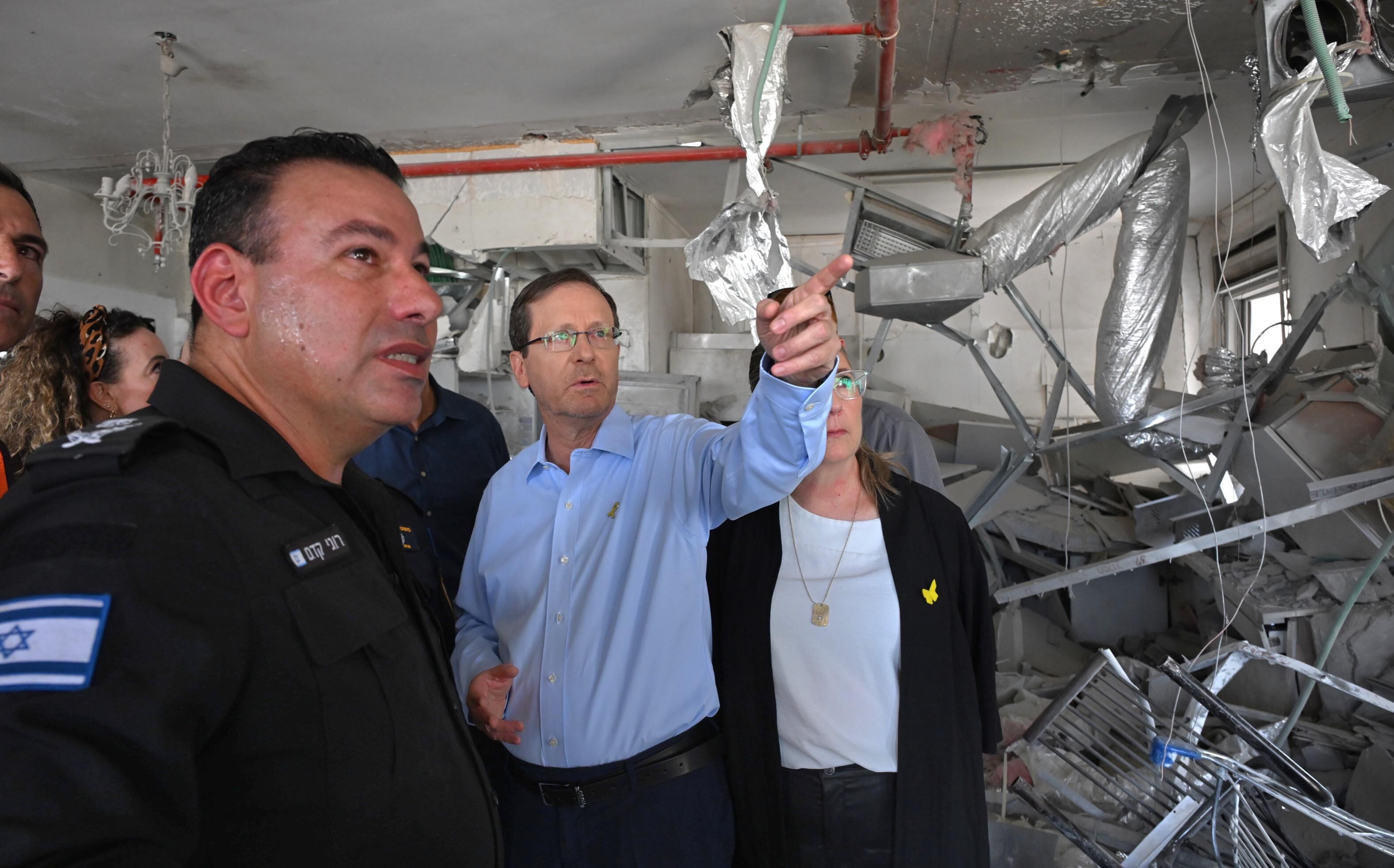Isaac Herzog visitó la ciudad de Petah Tikva. Foto: EFE/Presidencia de Israel.