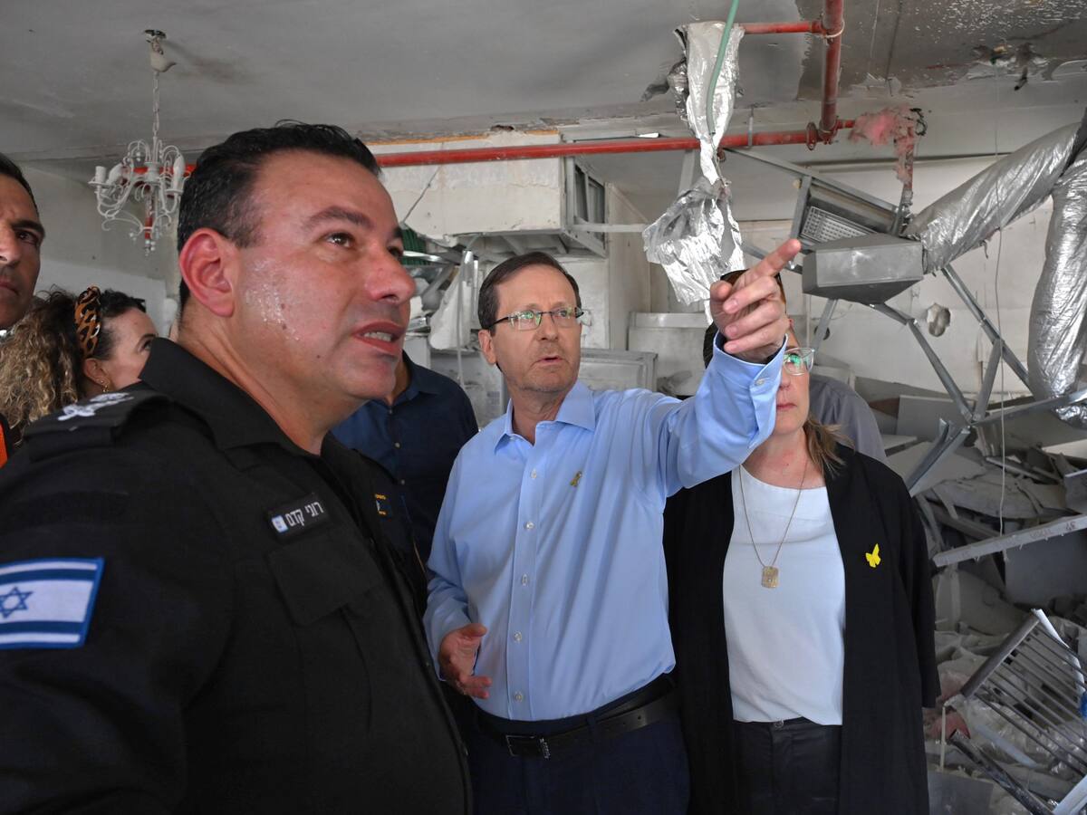 El presidente israelí visitó el centro científico afectado por los ataques iraníes