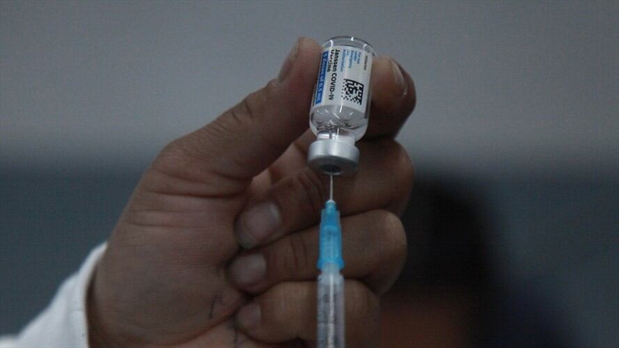 En Medellín no se vacunarán a mayores de 12 años por falta de dosis. Foto: Colprensa - Camila Díaz