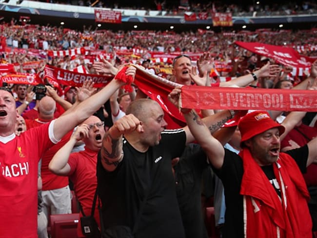 Así cantaron You&#039;ll never walk alone los hinchas del Liverpool en el Wanda Metropolitano. Foto: Getty Images