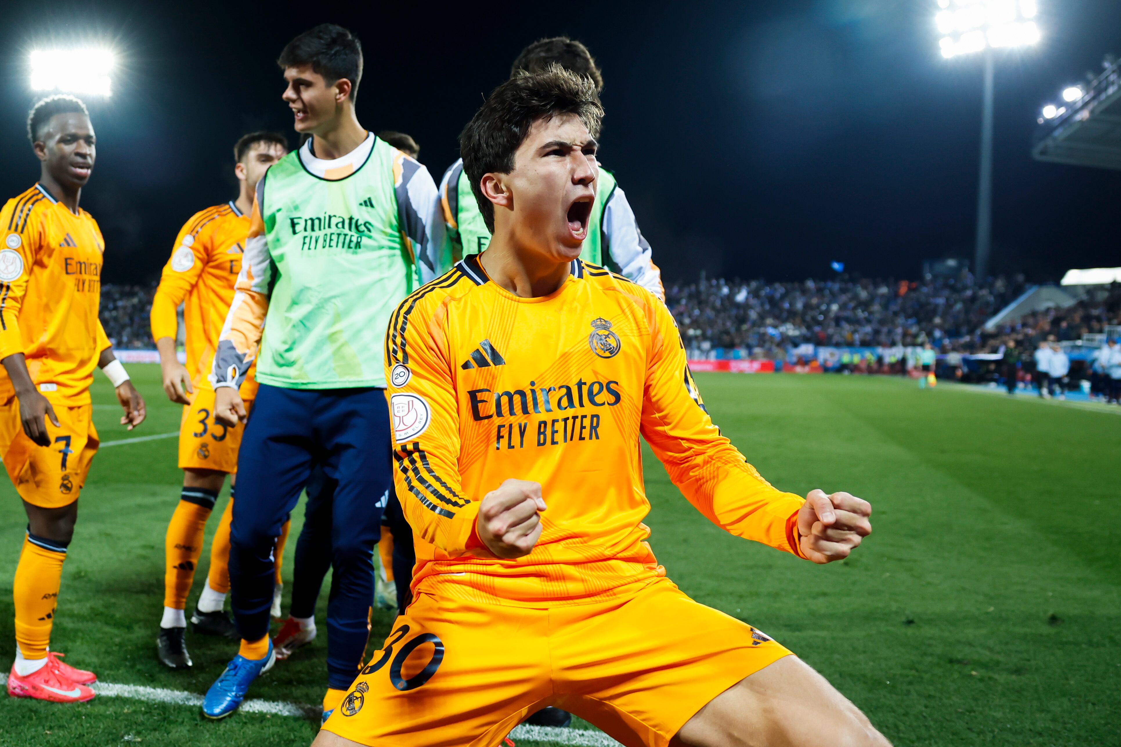 El delantero del Real Madrid Gonzalo García celebra su gol durante el partido de cuartos de final de la Copa del Rey FOTO: EFE/Kiko Huesca