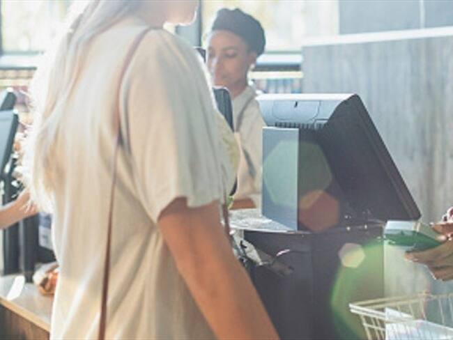 Krishna Motukuri, CEO de Zippin, explica de qué manera se realizan las compras en este establecimientos que no cuenta con cajeros.. Foto: Getty Images