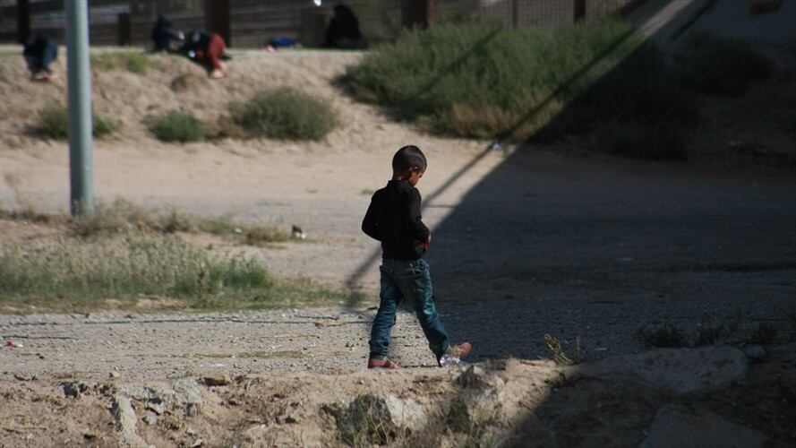 Niños nicaragüenses en la frontera entre México y Estados Unidos. Foto: David Peinado/NurPhoto via Getty Images