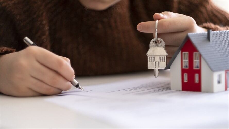 La Contraloría General de la República alertó sobre presuntos manejos irregulares por $32.000 millones. Foto: Getty Images / RIDVAN CELIK
