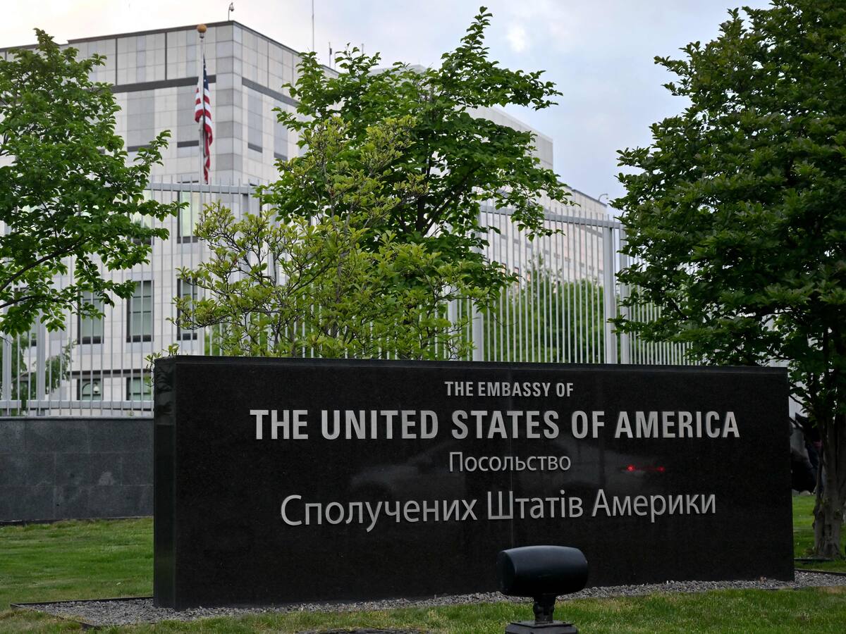 Estados Unidos reanuda la actividad de su embajada en Kiev