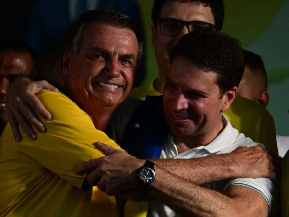 Bolsonaro defiende a su exjefe de inteligencia acusado de espionaje ilegal en Brasil