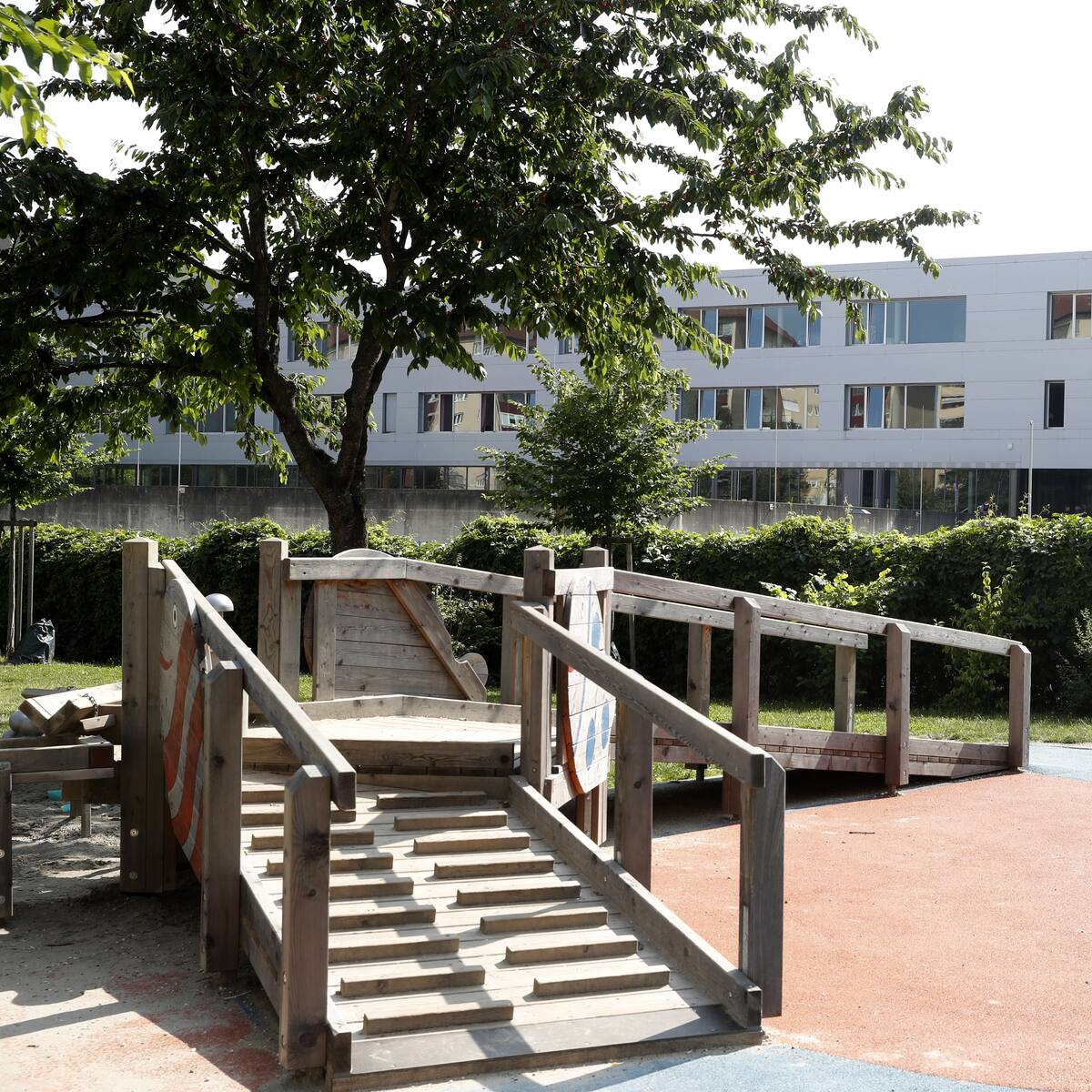 Un exalumno mató a 10 personas y se suicidó en un colegio de Austria