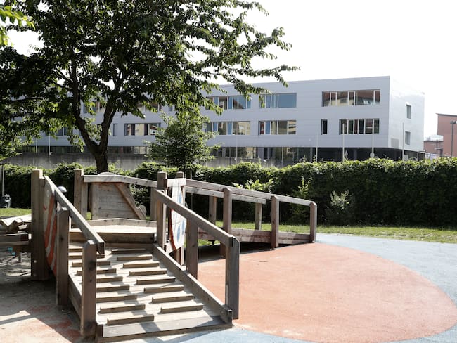 Vista general del instituto Dreierschutzengasse tras un tiroteo en Graz, Austria. EFE/EPA/ANTONIO BAT