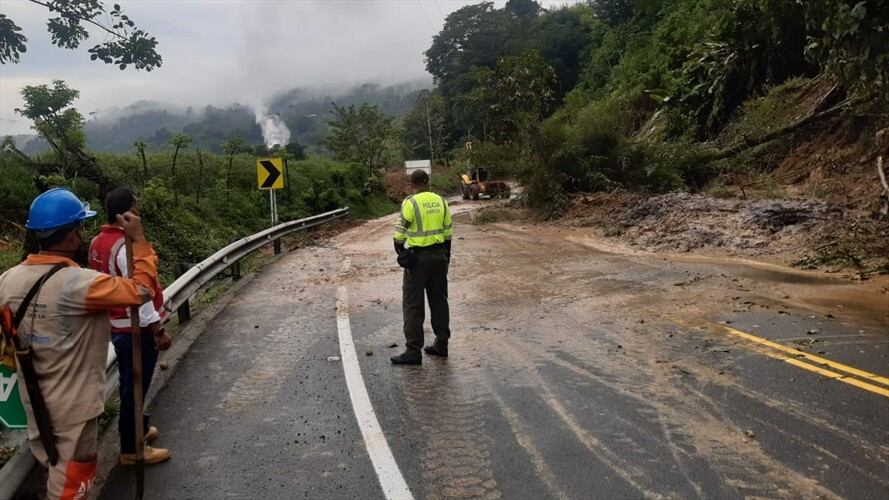 Habilitada la vía La Manuela - Chinchiná, en Caldas. Foto: Seccional de Tránsito de la Policía Metropolitana de Manizales.