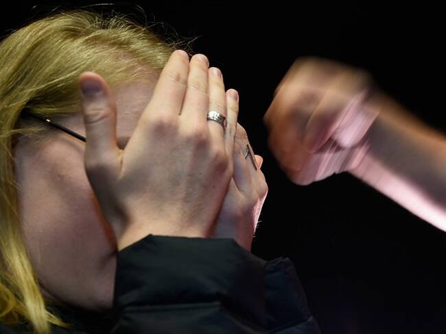 Hombre golpeó a dos presuntas ladronas en Medellín. Foto: Referencia Getty Images