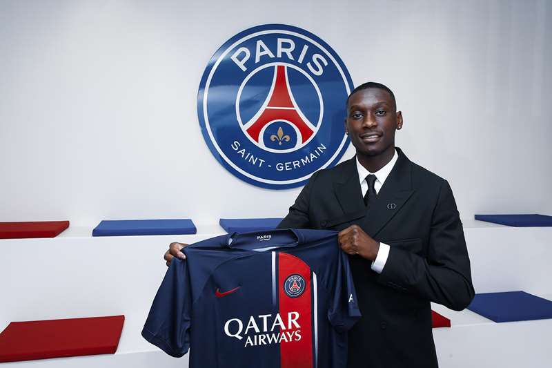 Kolo Muani, nuevo jugador del PSG. Foto: Twitter @PSG_inside.