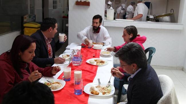 Se reabrieron 36 comedores comunitarios en Bogotá con medidas de bioseguridad . Foto: Cortesía