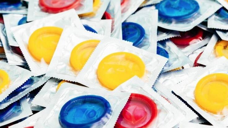 Instalan dispensadores de condones gratuitos en Bogotá para fomentar sexualidad sana
