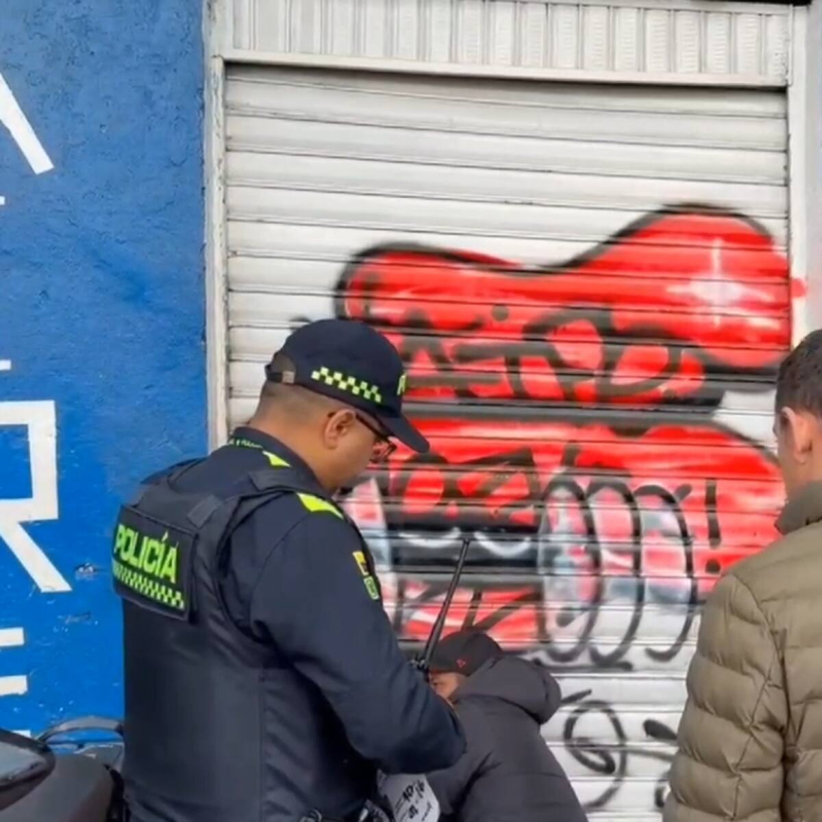 La Policía selló dos negocios que trabajaban junto a “pinchallantas” en el occidente de Bogotá