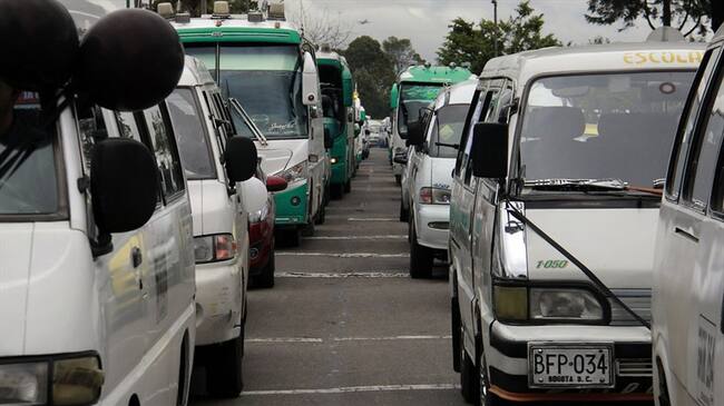 Para Asonaltet, las medidas del Gobierno Nacional frente a la COVID-19 desconocen la trascendencia del transporte público especial como motor de la economía. Foto: Colprensa