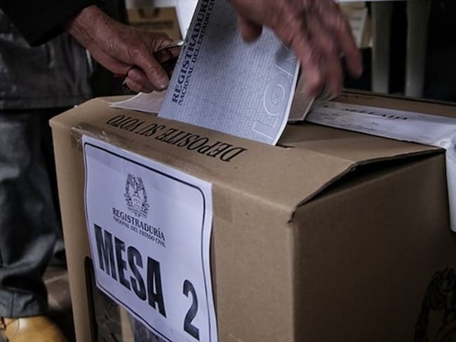 Una veedora asegura que luego de anular 2.700 cédulas que habían sido inscritas para votar en forma irregular el próximo 27 de octubre, persiste la amenaza de engaño al elector.. Foto: Colprensa