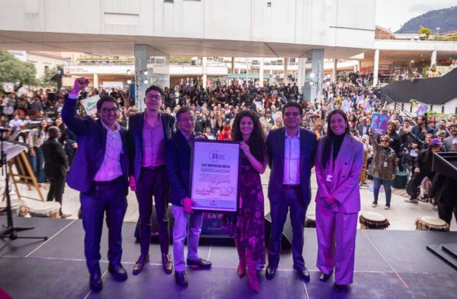 El Gobierno sancionó la Ley Artes al Aula