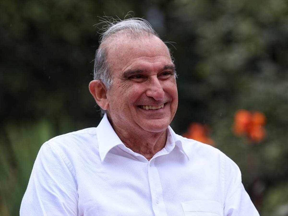 De la Calle se ofrece para construir lista al Congreso que represente al centro