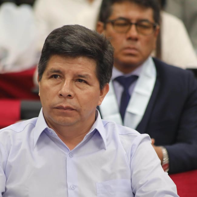 AME6497. LIMA (PERÚ), 04/03/2025.- Fotografía cedida por el Poder Judicial del expresidente peruano Pedro Castillo durante un juicio este martes, en Lima (Perú). El juicio oral iniciado contra Castillo por el intento de golpe de Estado en 2022 "no tiene precedentes en la historia de Perú", afirmó la fiscal Galinka Meza al presentar los alegatos de la acusación que pide que se impongan 34 años de prisión al exgobernante. EFE/ Poder Judicial De Perú / SOLO USO EDITORIAL/ SOLO DISPONIBLE PARA ILUSTRAR LA NOTICIA QUE ACOMPAÑA (CRÉDITO OBLIGATORIO)