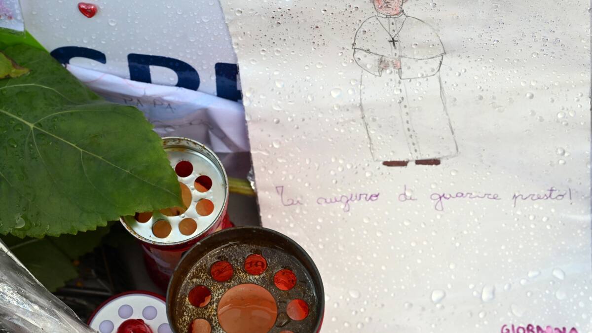 El papa Francisco “durmió bien”, anunció el Vaticano tras catorce días de hospitalización