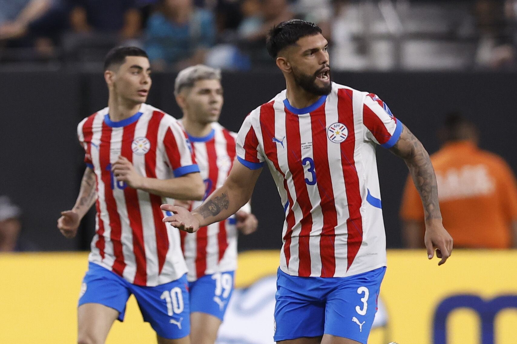 Las Vegas (United States), 29/06/2024.- Paraguay defender Omar Alderete (R) reacts after scoring a goal during the second half of the CONMEBOL Copa America 2024 group D soccer match between Paraguay and Brazil, in Las Vegas, Nevada, USA, 28 June 2024. (Brasil) EFE/EPA/CAROLINE BREHMAN