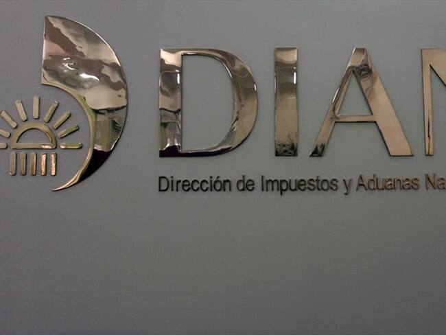 De la mano con el Ministerio de Comercio la Dian, decomisó una cifra cercana a las 9.000 millones de pesos en tela y confecciones.. Foto: Colprensa