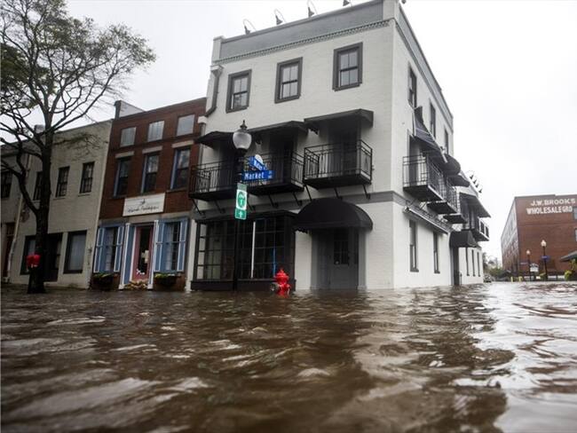 Florence baja de intensidad, pero sigue la alerta por inundaciones