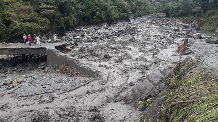 Afectados por ola invernal en el Cauca. Foto: Creciente en el río Marmato (Almaguer) / Suministrada