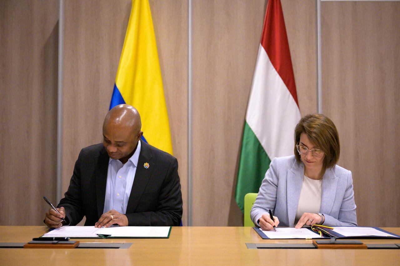 Colombia y Hungría firman acuerdo para que jóvenes puedan trabajar en vacaciones. Foto: Cancillería.
