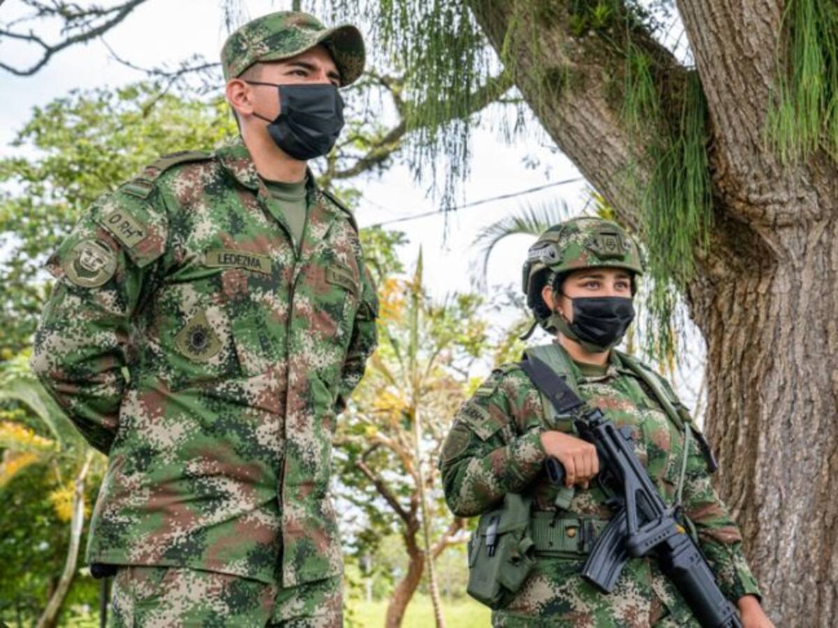 Continúa polémica por uniformes pixelados en el Ejército: ¿se acabó la producción?