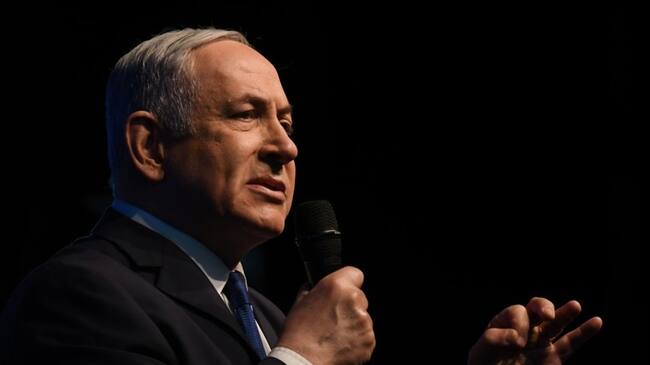 Pese a su inculpación por corrupción, el primer ministro israelí, Benjamin Netanyahu, aventajaba este lunes por la noche a su gran rival Benny Gantz tras el tercer duelo electoral en menos de un año. Foto: Getty Images