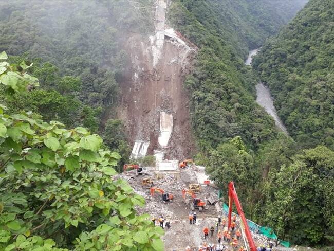 Implosión exitosa de la pila C del puente Chirajara. Foto: Cristian Medina (W Radio)