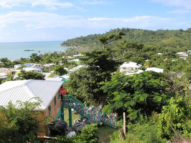 Denuncian daños en la estructura de las casas nuevas entregadas por el Gobierno en Providencia. Foto: Colprensa.
