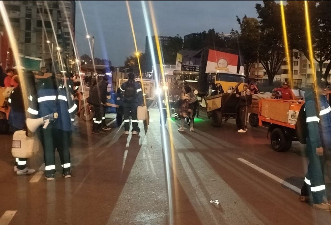 Recicladores en Bogotá bloquean la Autopista Norte con calle 100. Foto: suministrada.