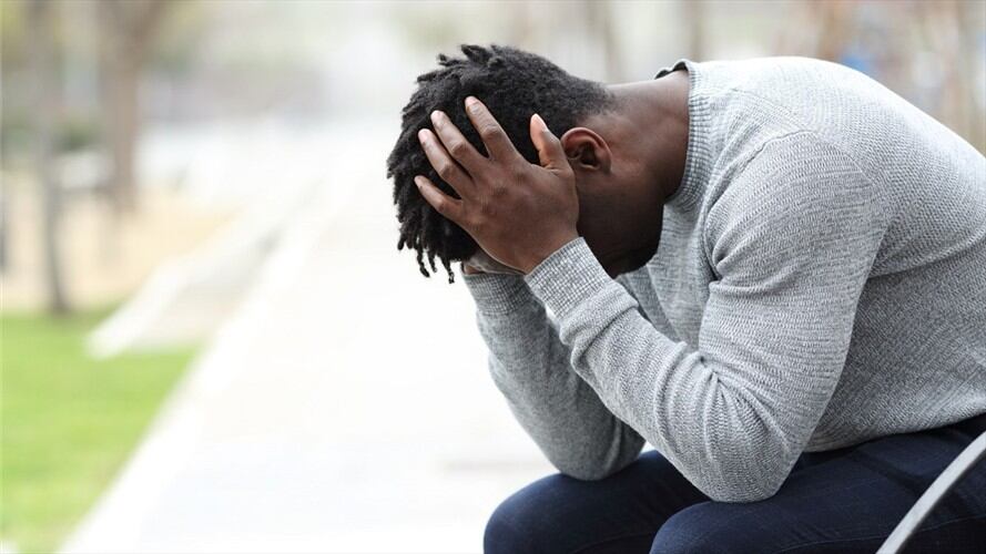 Imagen de referencia de una personas triste. Foto: Getty Images / Pheelings Media