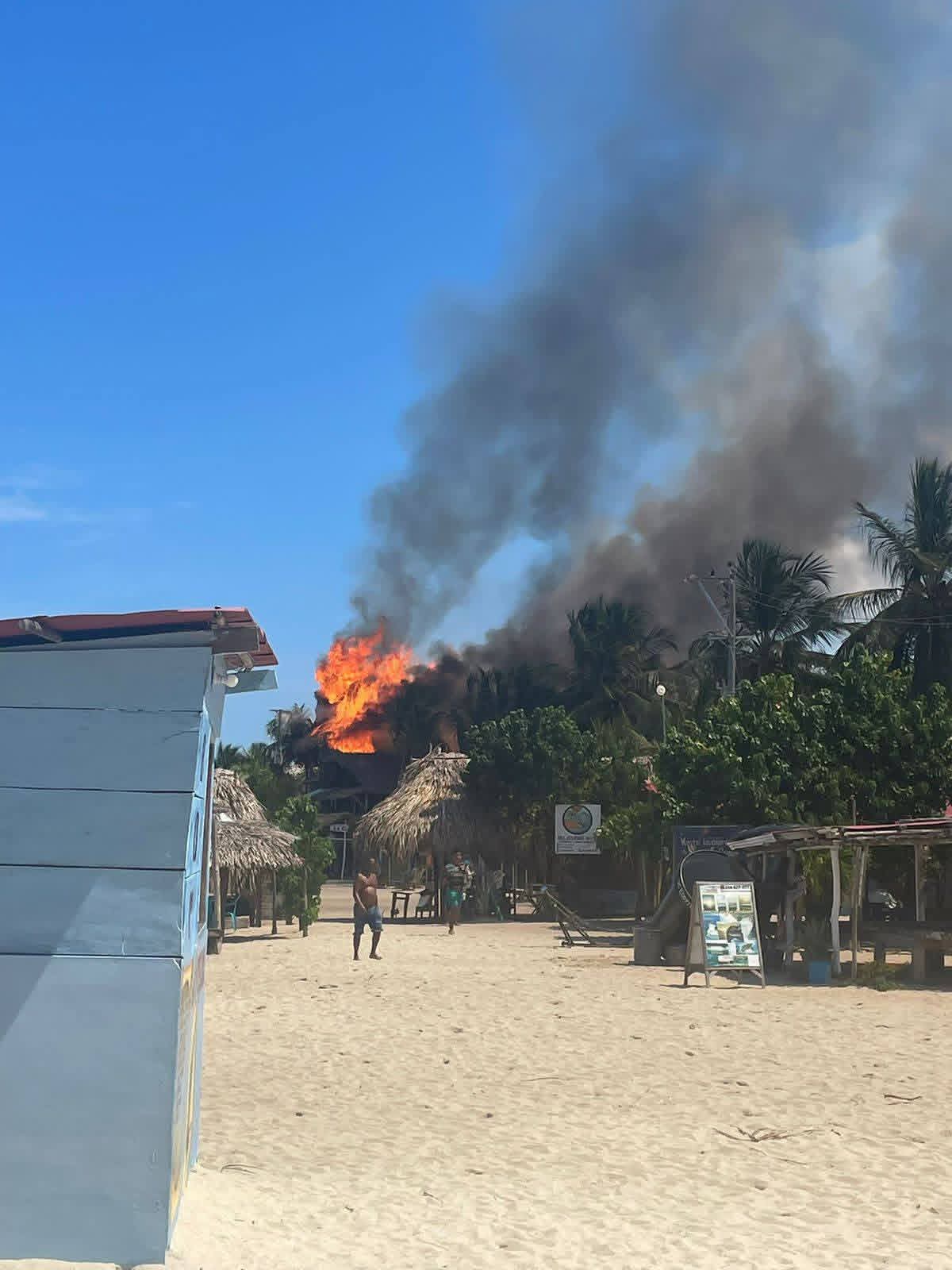 Incendio en San Onofre, Sucre. Foto: cortesía Gestión de Riesgo, Sucre.