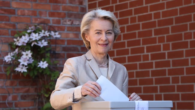 -FOTODELDIA- Burgdorf (Alemania), 09/06/2024.- Ursula von der Leyen, presidenta de la Comisión Europea, vota en Burgdorf, Alemania, 09 de junio de 2024. Las elecciones al Parlamento Europeo se celebrarán en todos los estados miembros de la UE del 06 al 09 de junio de 2024, y las elecciones europeas en Alemania se celebrarán el 09 de junio. EFE/CLEMENS BILAN