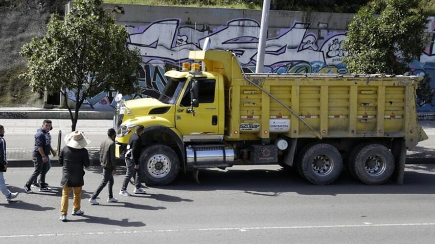 Los gremios de transporte de carga se comprometieron a ejercer el derecho a la protesta pacífica que no afecte los derechos de los demás colombianos. Foto: Colprensa / ÁLVARO TAVERA