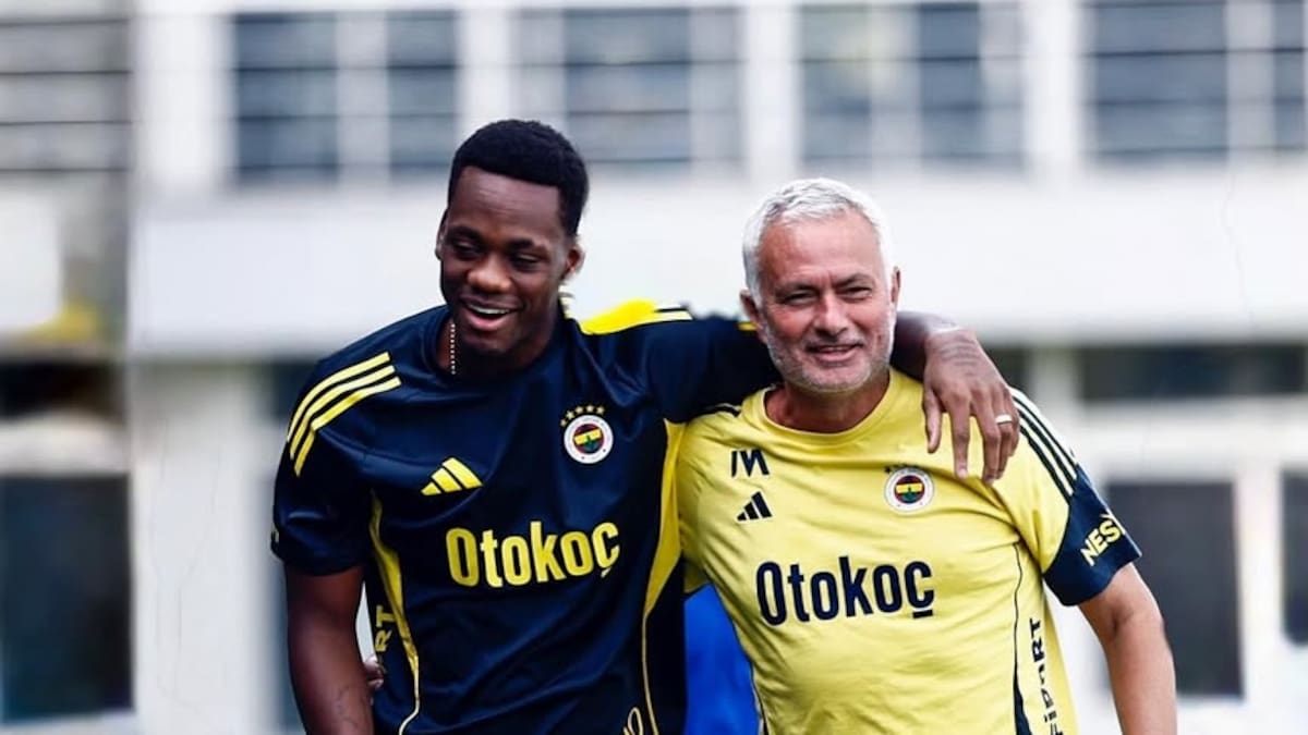 Feliz de aprender de un grande: mensaje de Jhon Durán a Mourinho, que dejó de ser DT de Fenerbahce