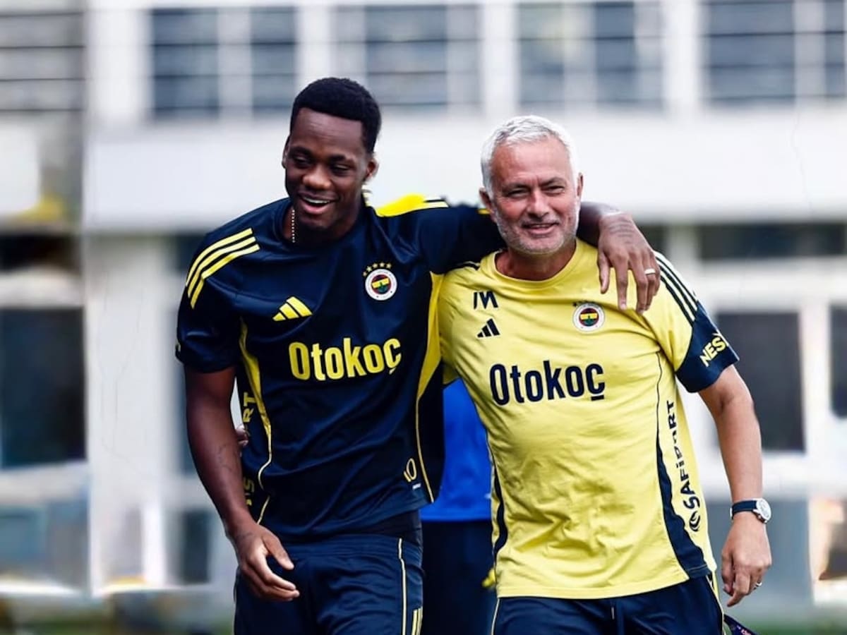 Feliz de aprender de un grande: mensaje de Jhon Durán a Mourinho, que dejó de ser DT de Fenerbahce