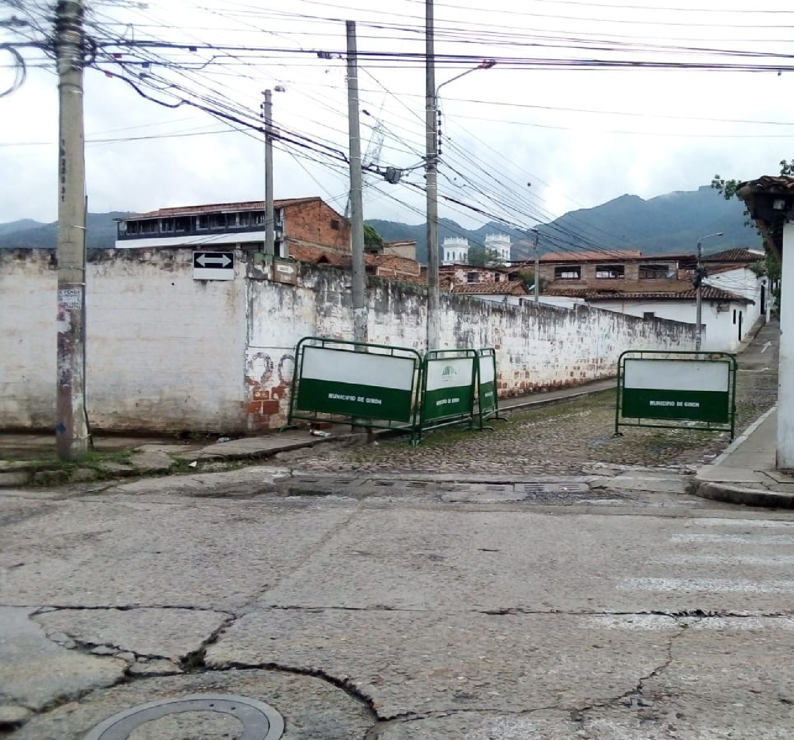 Vallas policía / Suministrada