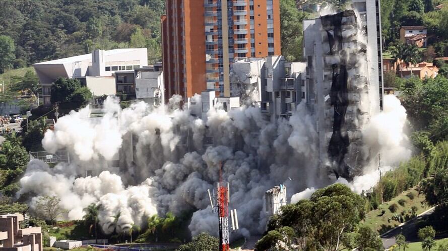 La Ley de Vivienda Segura fue motivada por la caída del edificio Space en Medellín, una tragedia que hoy ya cumple cinco años. Foto: Colprensa