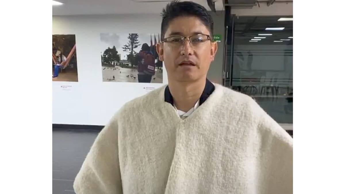 Alcalde de La Vega protesta en las instalaciones del Dane en Bogotá