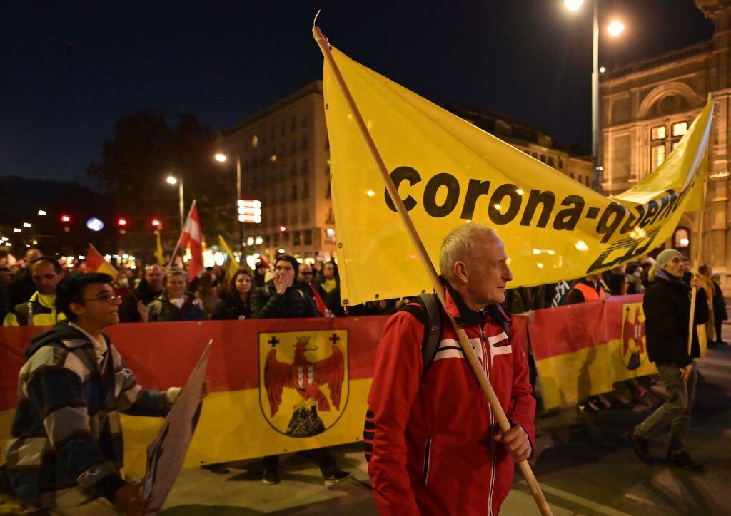 Multitudinaria protesta en Viena contra el confinamiento y la vacunación.