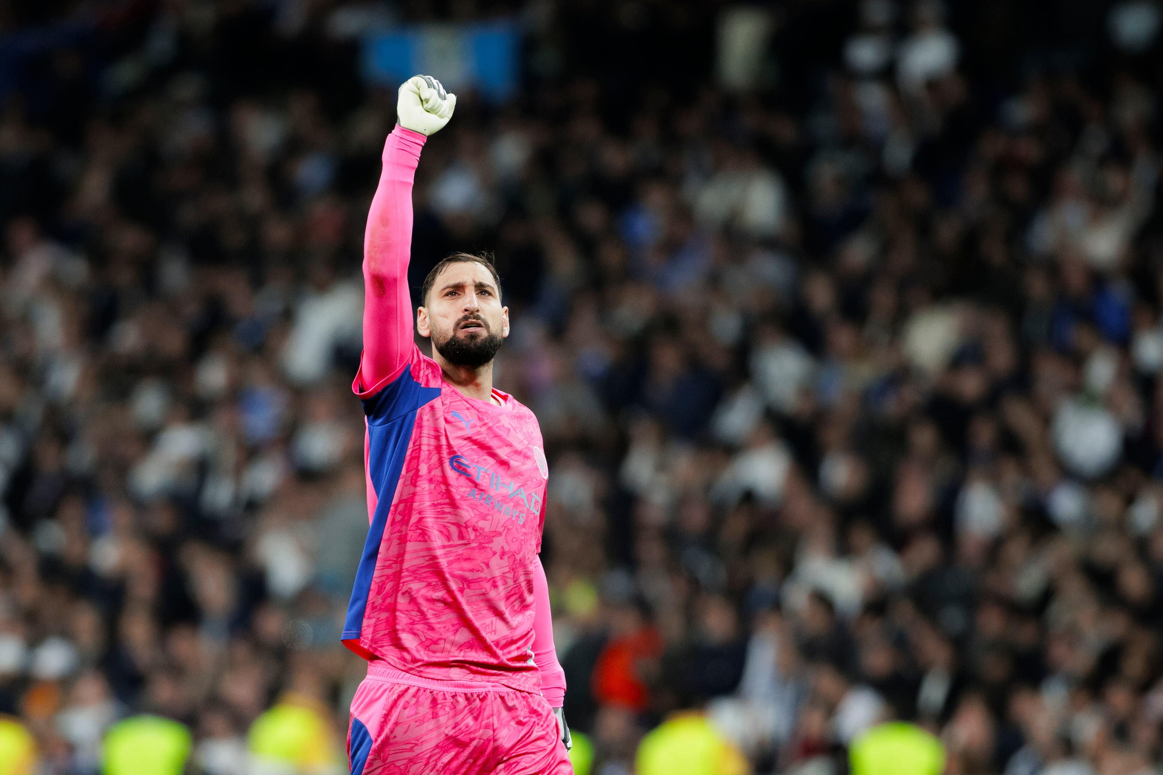 Gianluigi Donnarumma durante un encuentro con el Manchester City. FOTO: Guille Martinez via Getty Images