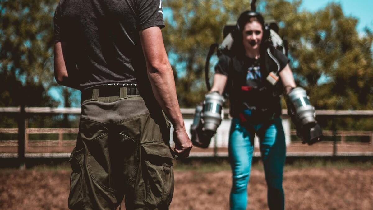 Presentan Jet Suit, un traje para que los humanos vuelen: ¿quiénes pueden usarlo?