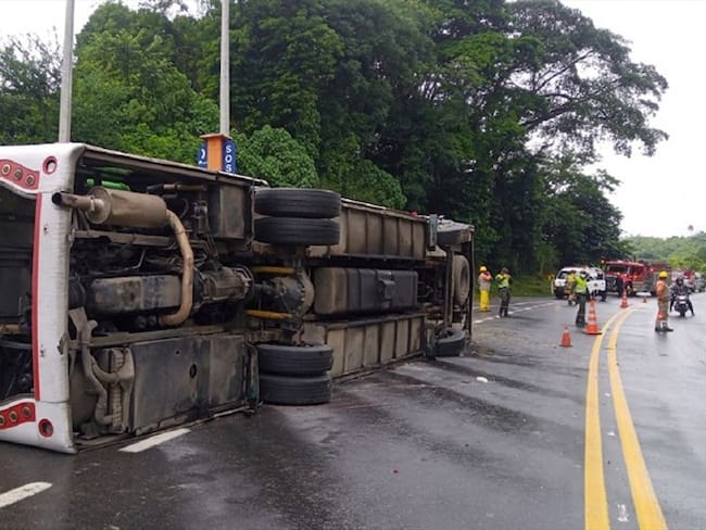 Investigan accidente de tránsito en la vía Manizales - Medellín. Foto: Enviada por la Fundación Búsqueda y Rescate BYR.