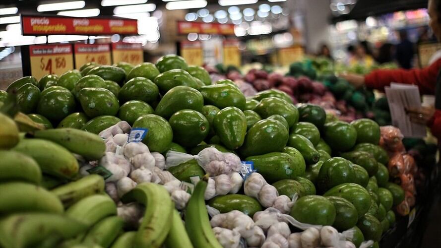 El director de Investigaciones Económicas de Corficolombiana explicó en La W por qué los bloqueos están afectando el bolsillo de las personas con menos recursos. . Foto: Colprensa - Álvaro Tavera