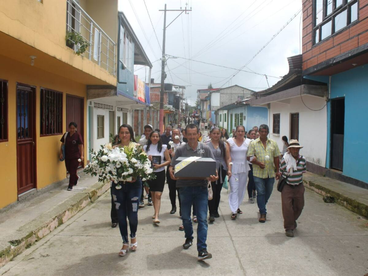 Entregan cuerpo de desaparecido hace 21 años al parecer por paramilitares