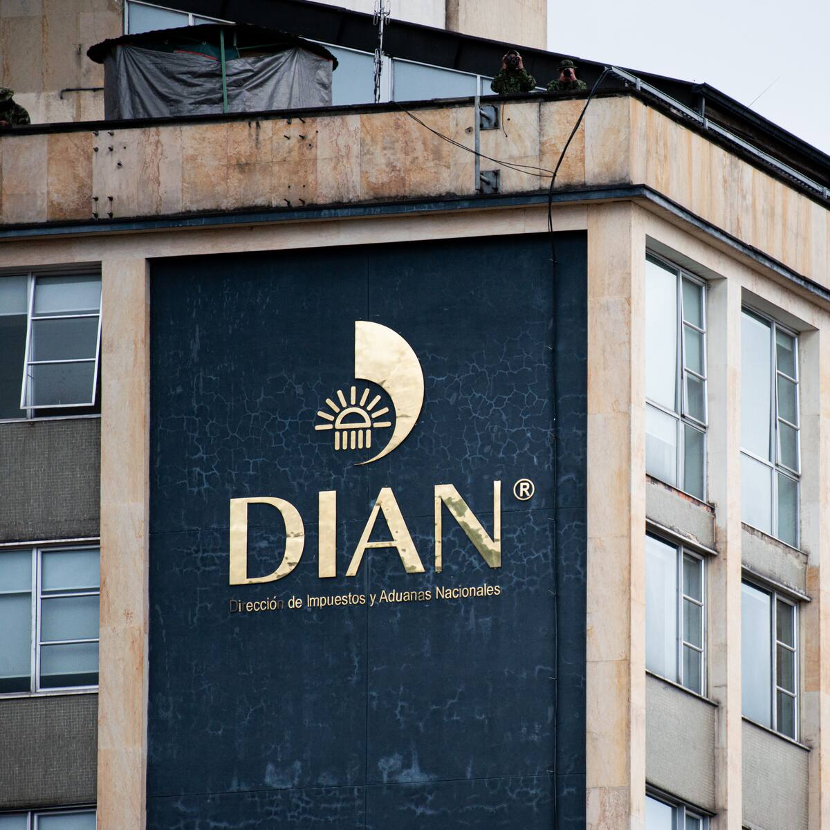 Dian alerta que estafadores están haciendo falsos remates de vehículos: piden 10% de anticipo